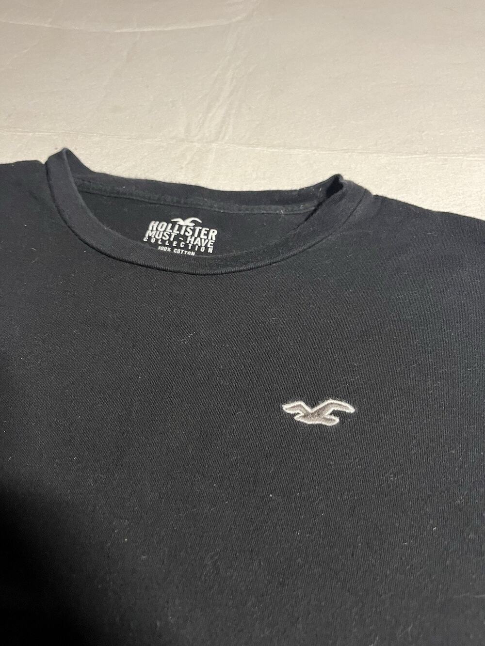 Hollister Must-Have Collection Men’s Medium Black Logo Crew Neck T-Shirt